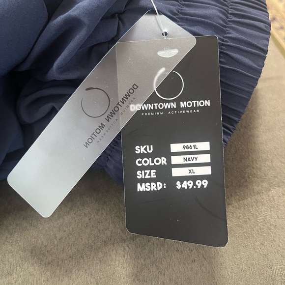 Women’s joggers, size XL, NWT - Picture 3 of 4